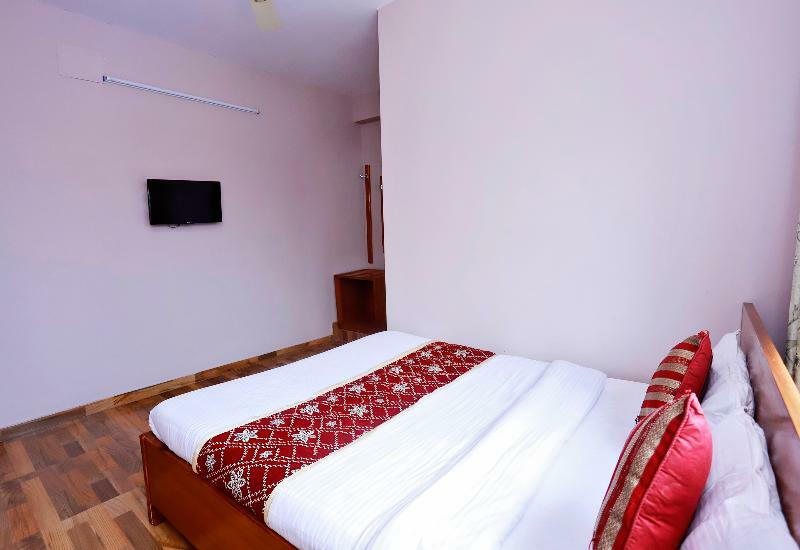 Oyo 575 Api Suites Pokhara Exterior photo